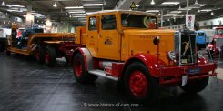 Hanomag ST100 Zugmaschine mit Tieflader und Hanomag K55 Raupe 1947