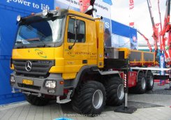 Mercedes-Benz Actros 4146 MP2 M 8x8 Pritsche mit Ladekran 2003-2004